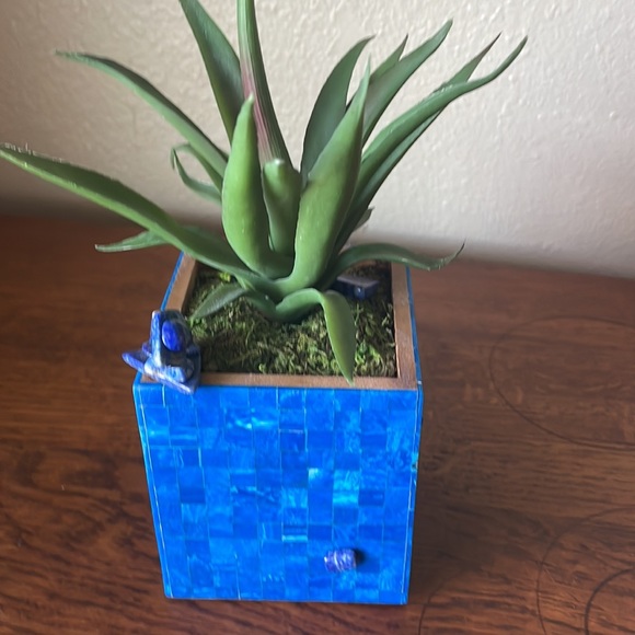 Faux succulent in deep blue dyed shell mosaic cube. - Picture 3 of 9